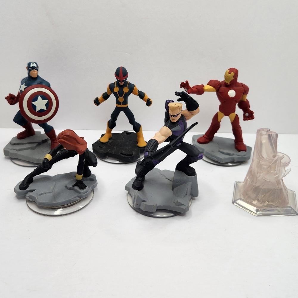 Disney Infinity 2.0 Marvel Figures + CRYSTAL tower Nova Hawkeye Captain